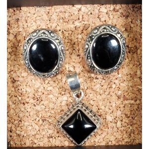 Vintage 925 Sterling Silver Black Onyx Marcasite Ring Earrings & Pendant Size 8